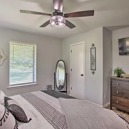 Quaint Mckinney Getaway With Game Room And Grill!